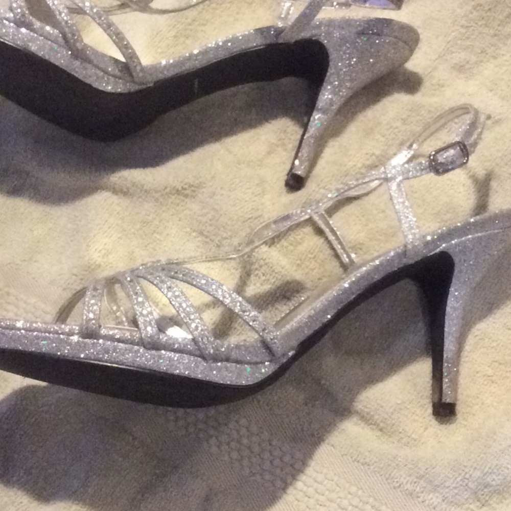 ELEGANT HIGH HEALS 🥰 - Picture 2 of 4